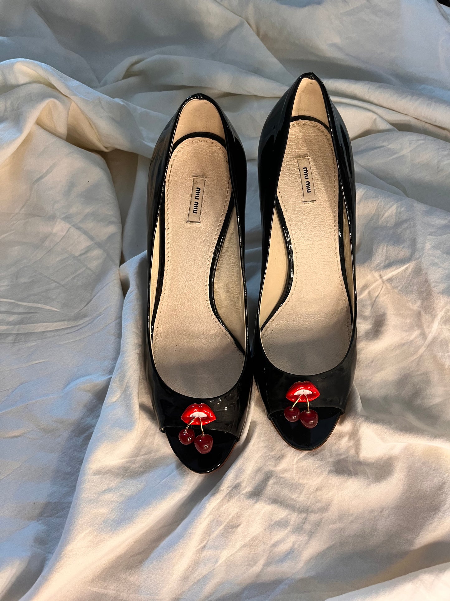 cherry bomb miu miu, US 9