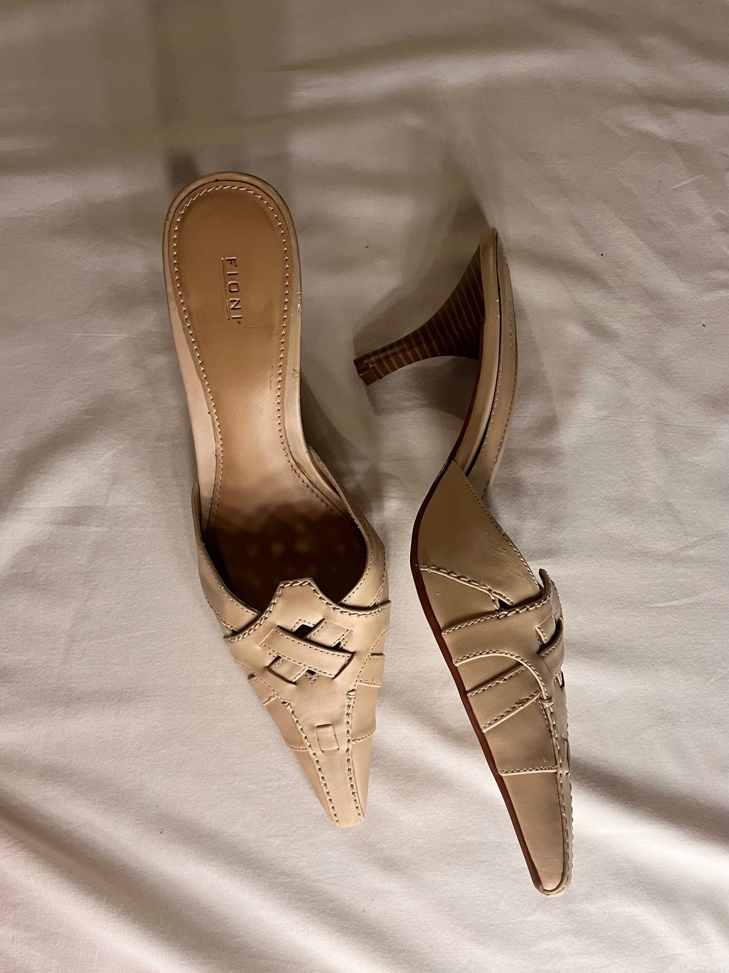 iced latte kitten heel, US 7.5