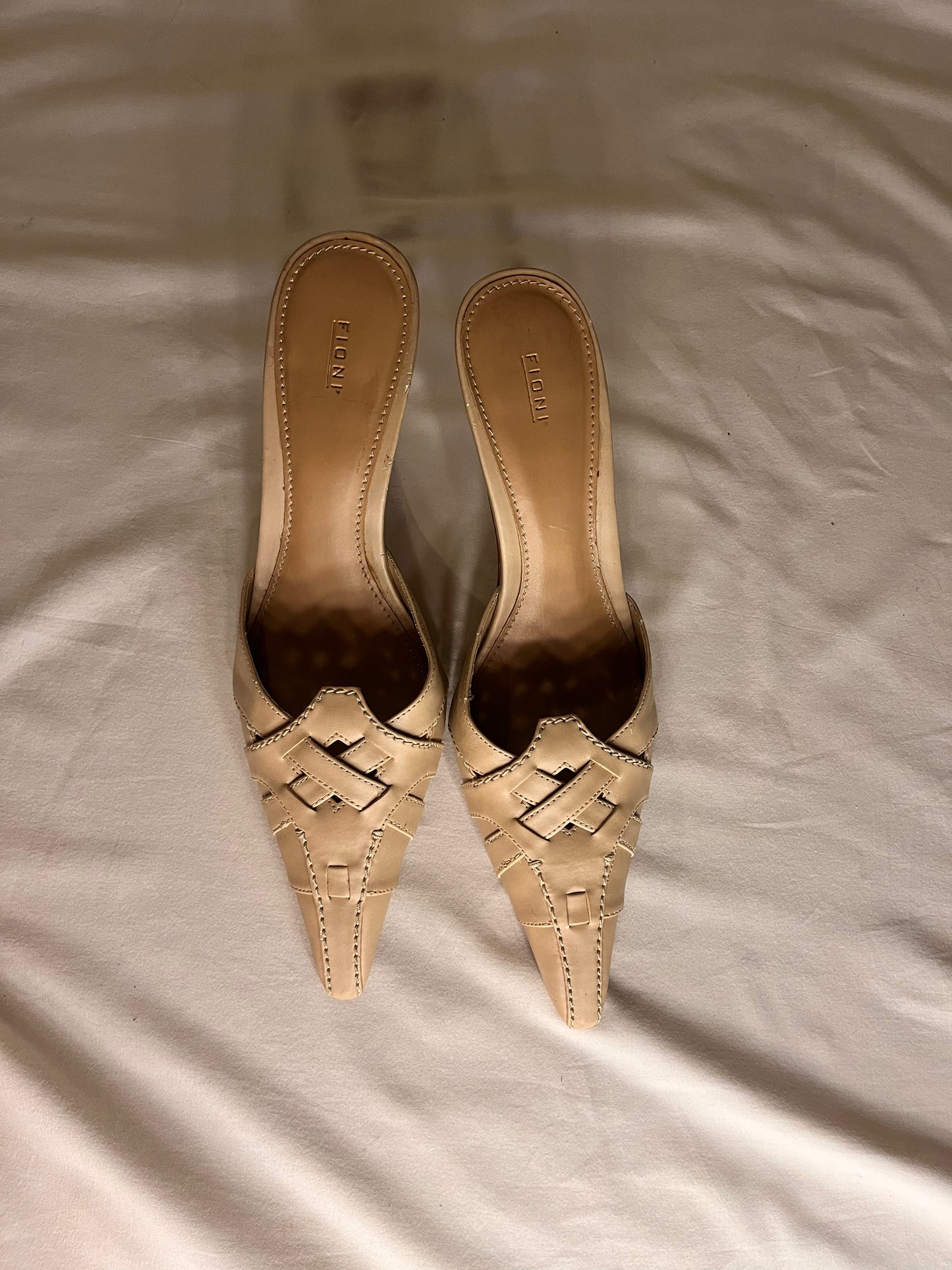 iced latte kitten heel, US 7.5