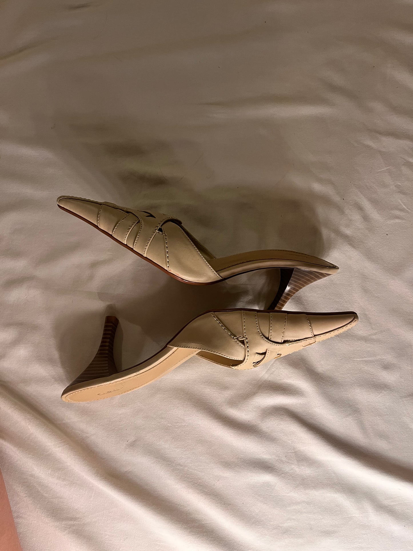 iced latte kitten heel, US 7.5