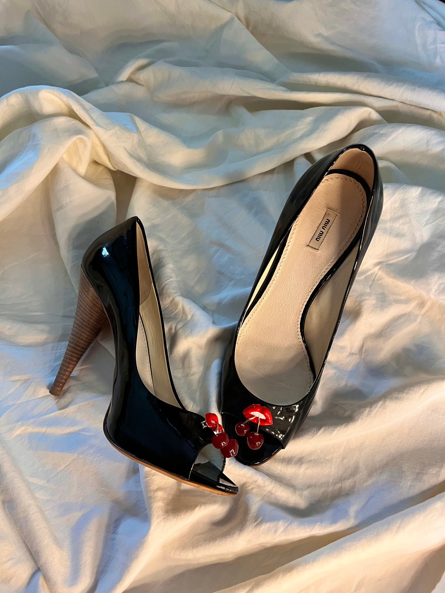 cherry bomb miu miu, US 9
